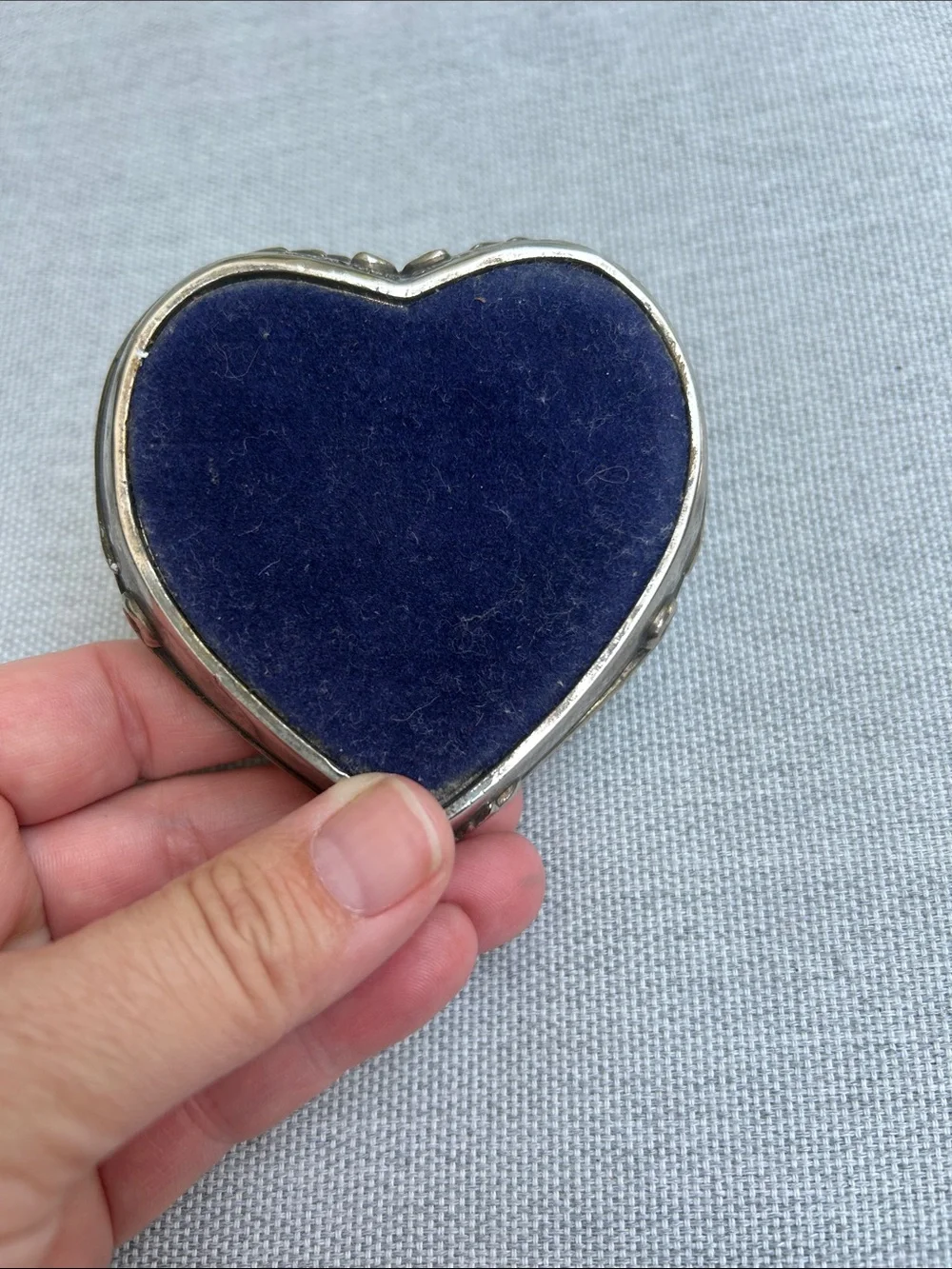 Godinger Silver Heart-Shaped Ring Holder with Floral Scroll Design